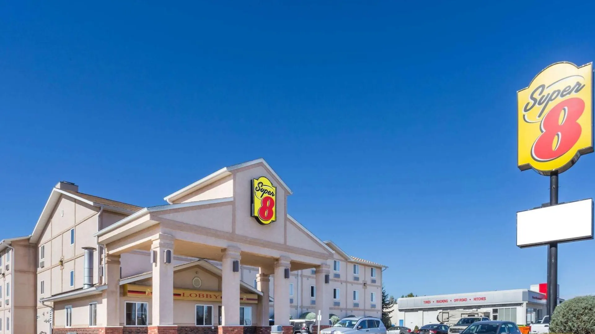 4 Budget Hotels Close to Tunnels of Moose Jaw