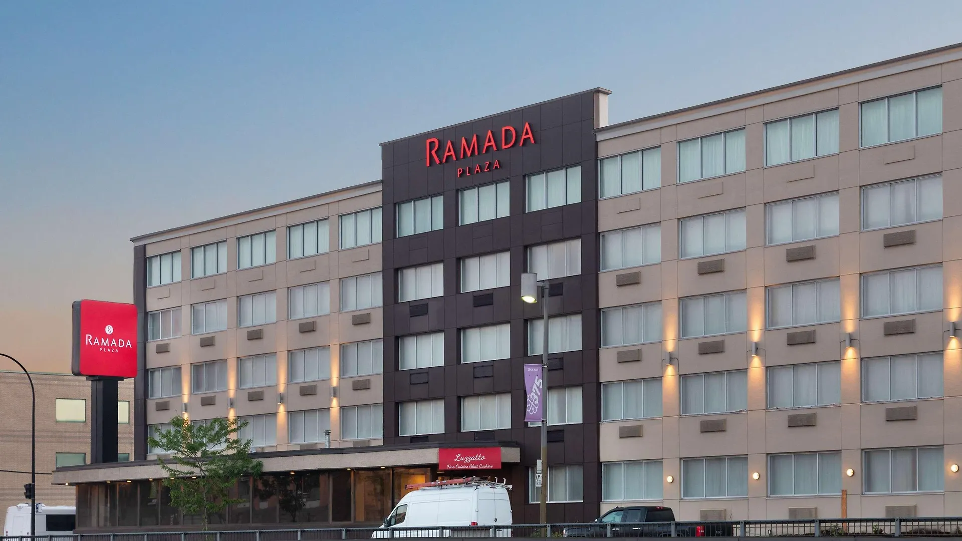 6 Smart Business Hotels Near Mount Royal Park Worth Booking
